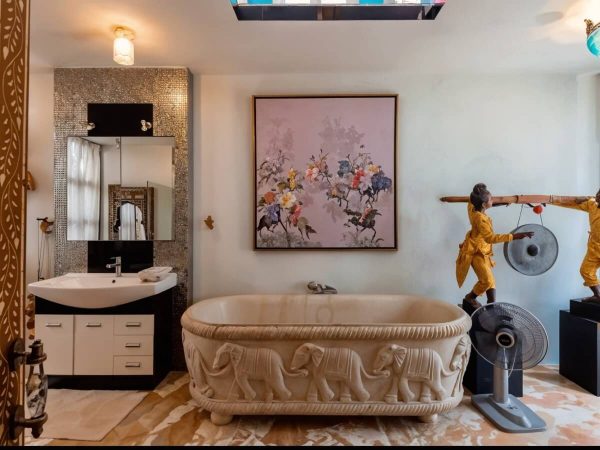 bathroom-bathtub