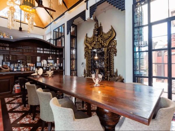 dining-area-palm-garden-retreat