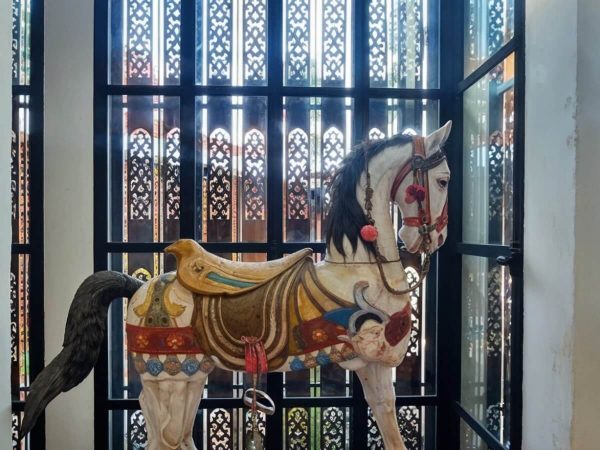 horse-sculpture