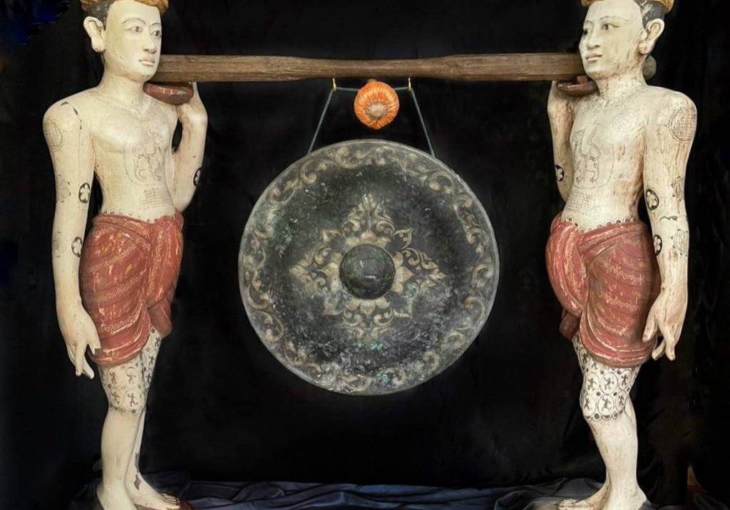 gong-bearers